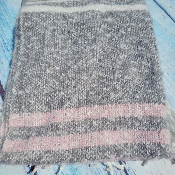 Fringe Ladies Pink White Gray  scarf, New - Picture 4 of 6